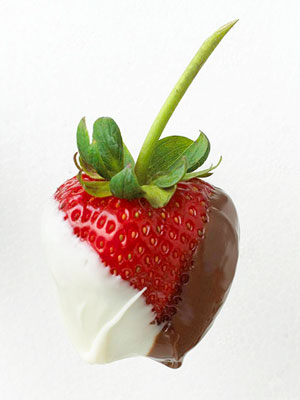Клубника в белом и молочном шоколаде