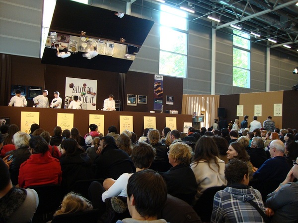 Шоколадный салон в Париже