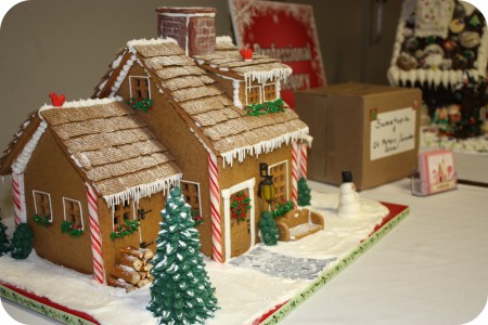 Домик из шоколадного печенья