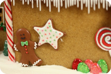 Домик из шоколадного печенья