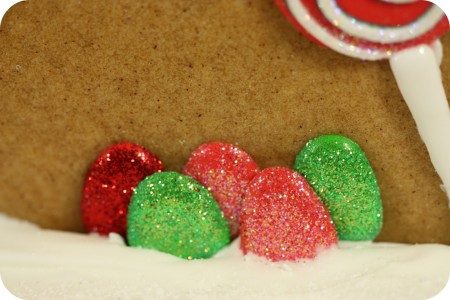 Домик из шоколадного печенья