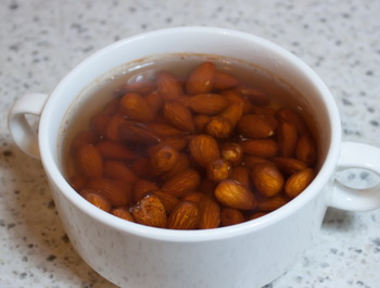 Конфеты из миндаля и белого шоколада - Миндаль